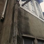 Detalle daños en muro de fachada por humedad. © Valentina Dávila, 2023