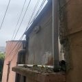 Las bajadas de aguas lluvias en ángulo recto impiden la correcta evacuación. ® Javiera Contreras, 2024